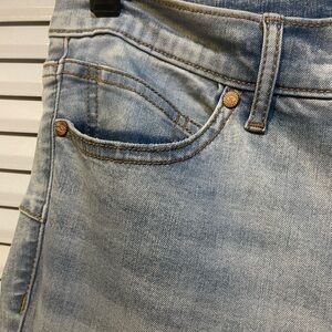 SOFIA JEANS BY SOFIA VERGARA
LIFT AND SCULPT FLARE LOW RISE